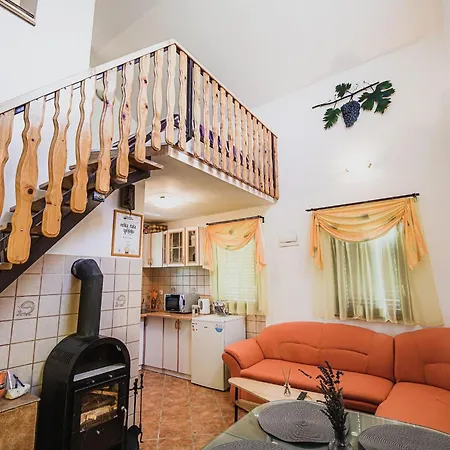 Harvest Horizon With Sauna - One Bedroom 度假居 Brežice